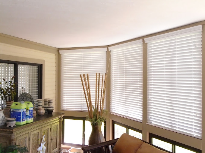 White custom blinds fitted across corner windows in a St. Augustine home